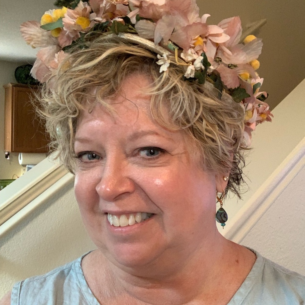 Meet your Posher, Lora